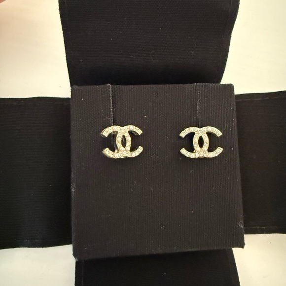 Chanel Pearl Earrings - Picture 2 of 7